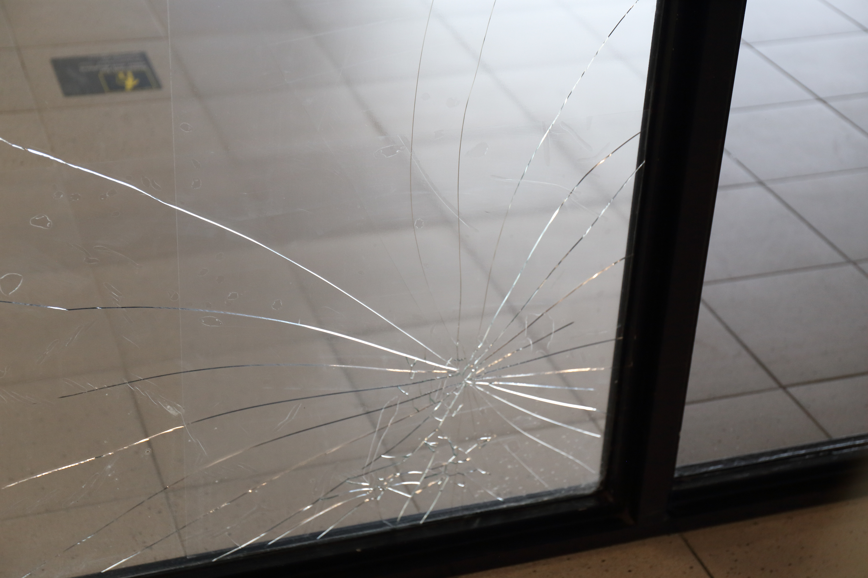 ガラス交換 名古屋市緑区 | ガラス修理のご相談は修理の窓口名古屋市緑区